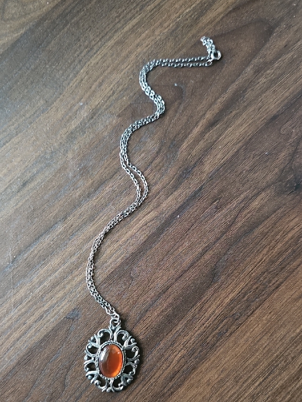 Magic silver-tone filigree pendant necklace with warm amber-like cabochon - Picture 4 of 4
